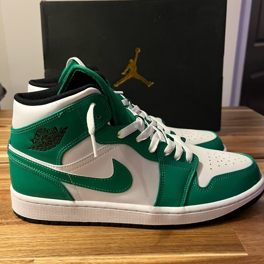 Nike Lucky green /black-white